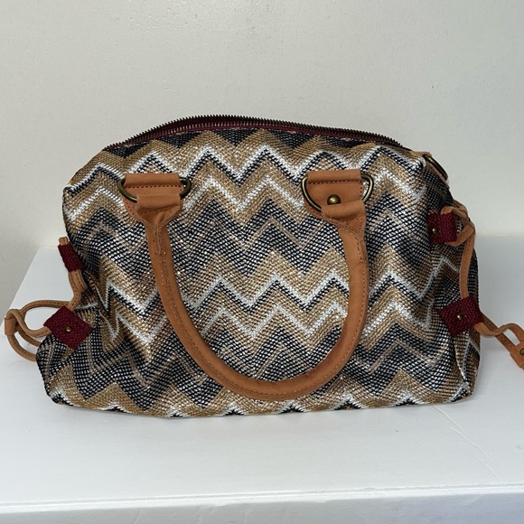 Purse, Miss Albright, black/tan/white chevron pattern, leather trim, EUC!! - Picture 4 of 14